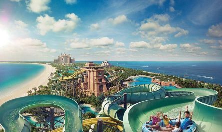 Aquaventure Waterpark Dubai – The perfect summer escape in Dubai with thrilling water slides and refreshing attractions.