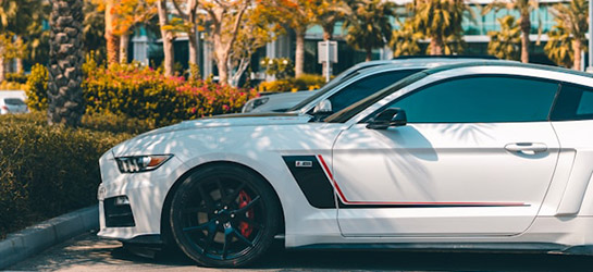 By Car in Dubai – Explore the City at Your Own Pace